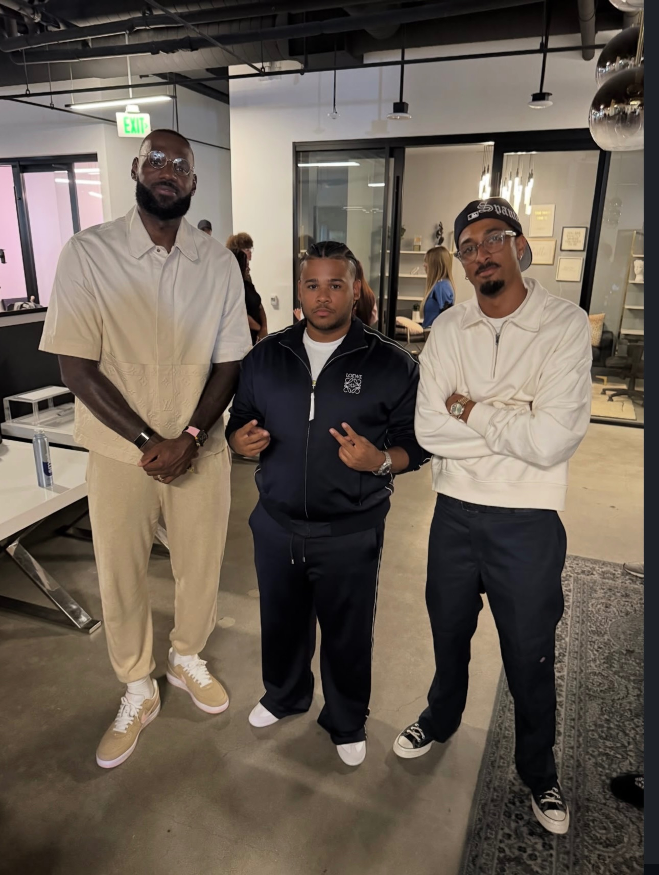 詹姆斯近日做客妻子萨瓦娜的播客节目《Everybody’s Crazy》谈到了一