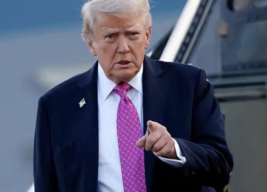 一觉醒来格陵兰岛风波陡变，特朗普随口一句话竟被北约接招，吕特私下谈妥框架协议，美