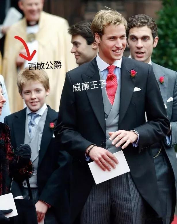 小故事。今天，英国的西敏公爵宣布了订婚的消息，西敏公爵今年32岁，是乔治小王子的