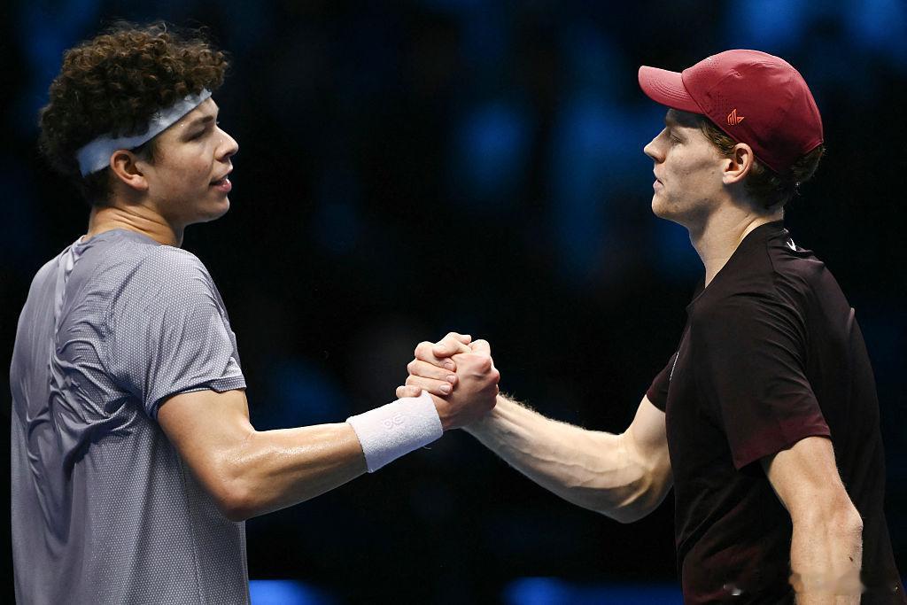 日东 周五完整比分👇⭕️比约·博格组：辛纳 63 76(3) 谢尔顿阿利亚西姆