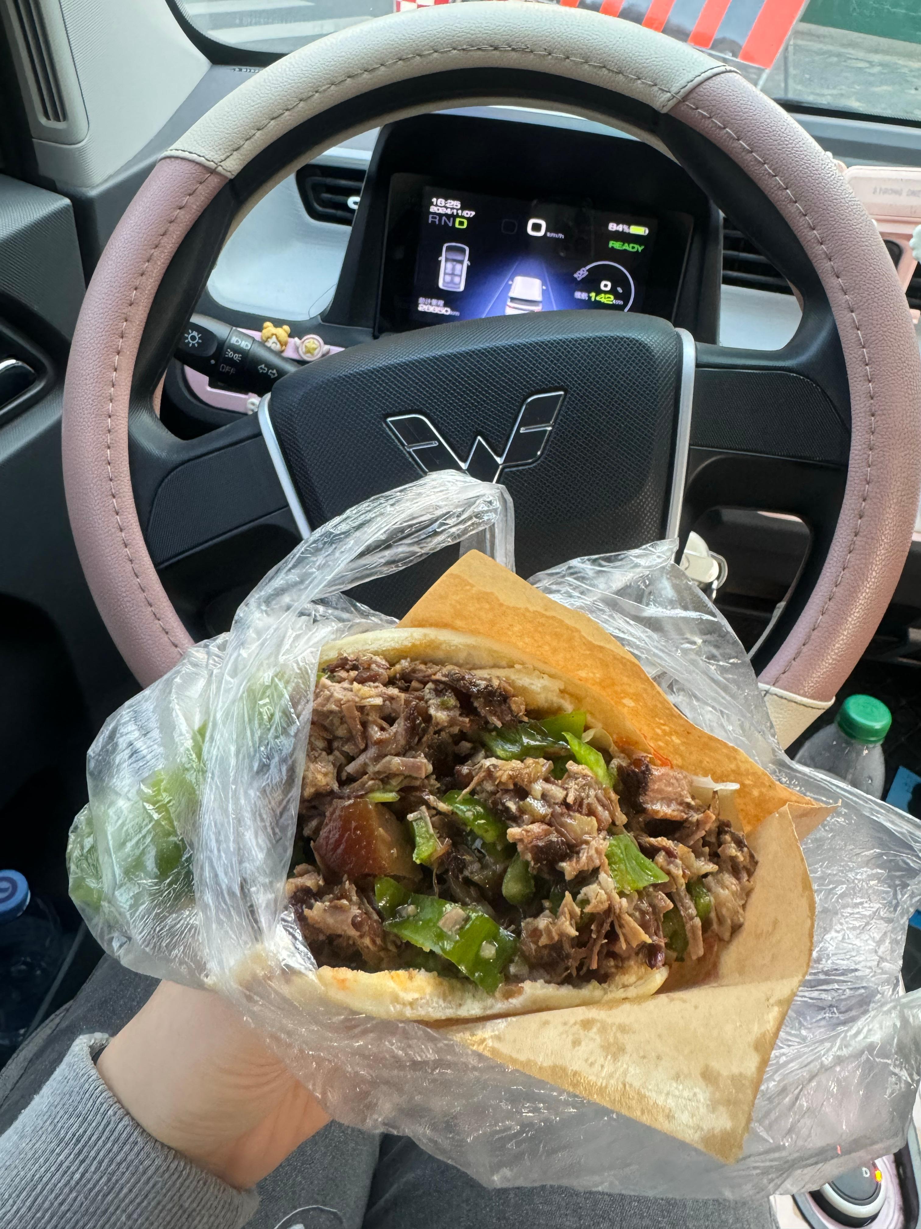 为长肉做出的努力……刚建完身一点都不饿，都逼自己去买了个碳水[允悲] ​​​