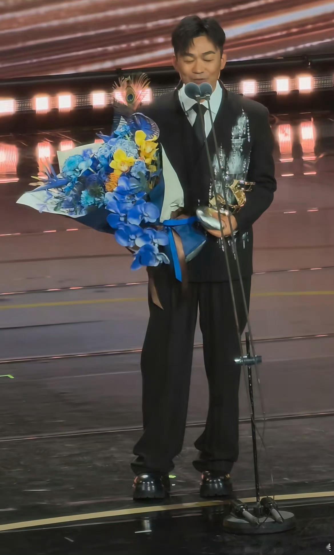 王宝强年度号召力影人💫真诚演绎打动万千观众，新作票房热度双高，深厚路人缘加持，