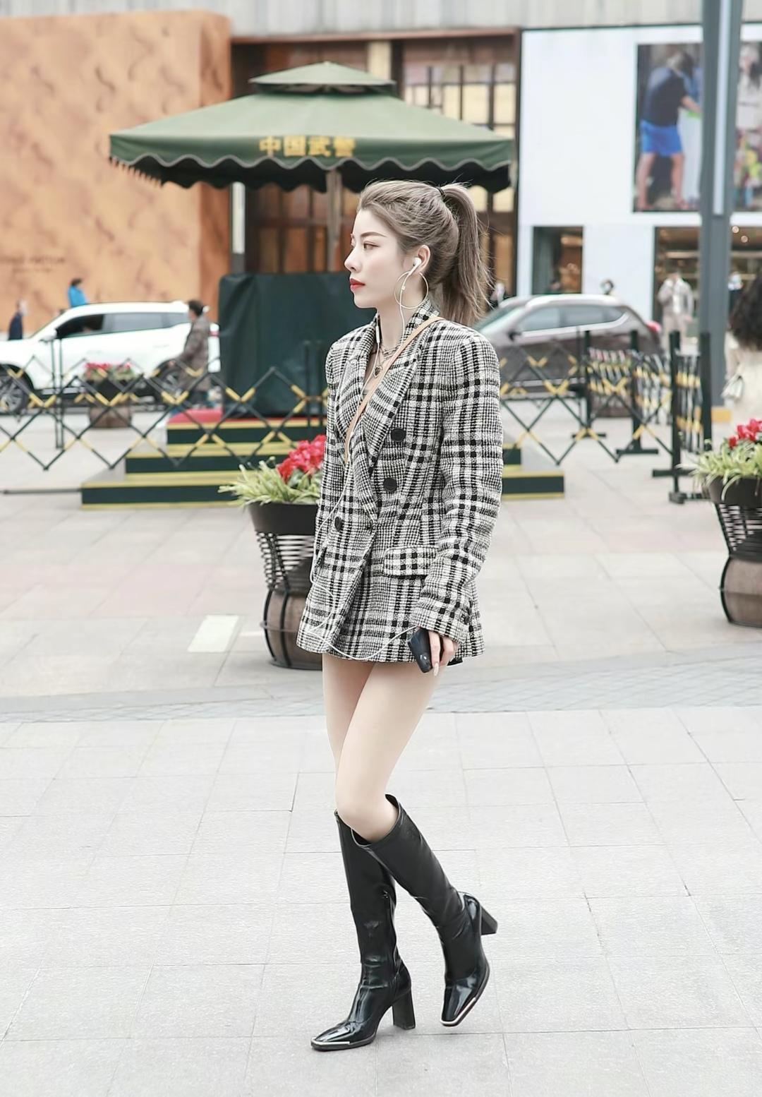 街拍美女性感好身材