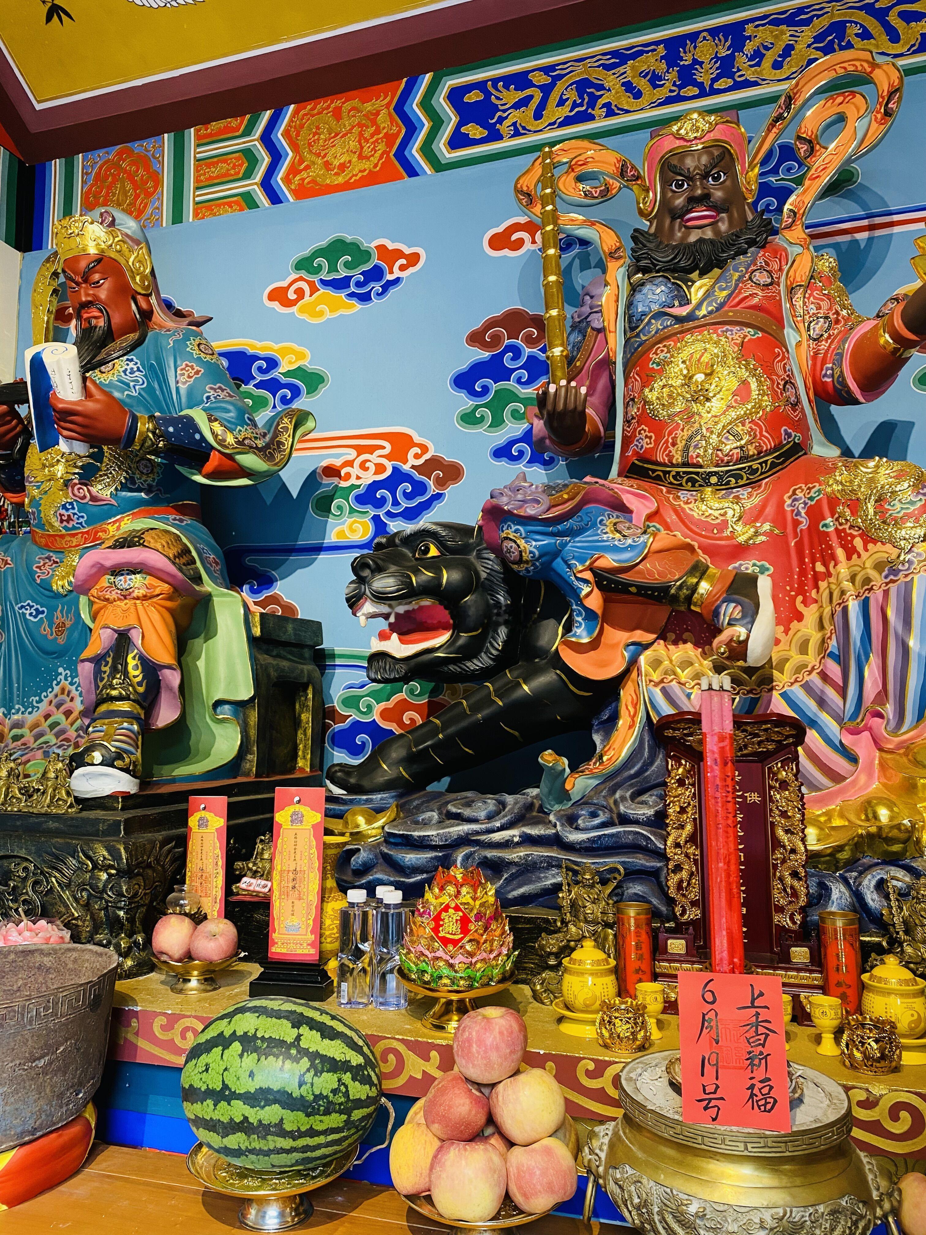 今日大吉，双倍好运，你必定被吉神青睐，6月19日吉时师父在财神殿为众粉加持福慧财