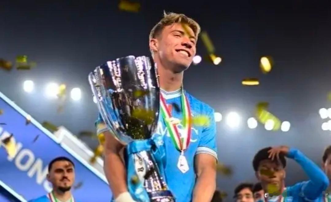 放走霍伊伦德换谢什科，曼联这笔转会成笑柄？半年反差太刺眼曼联的转会决策再度深陷舆