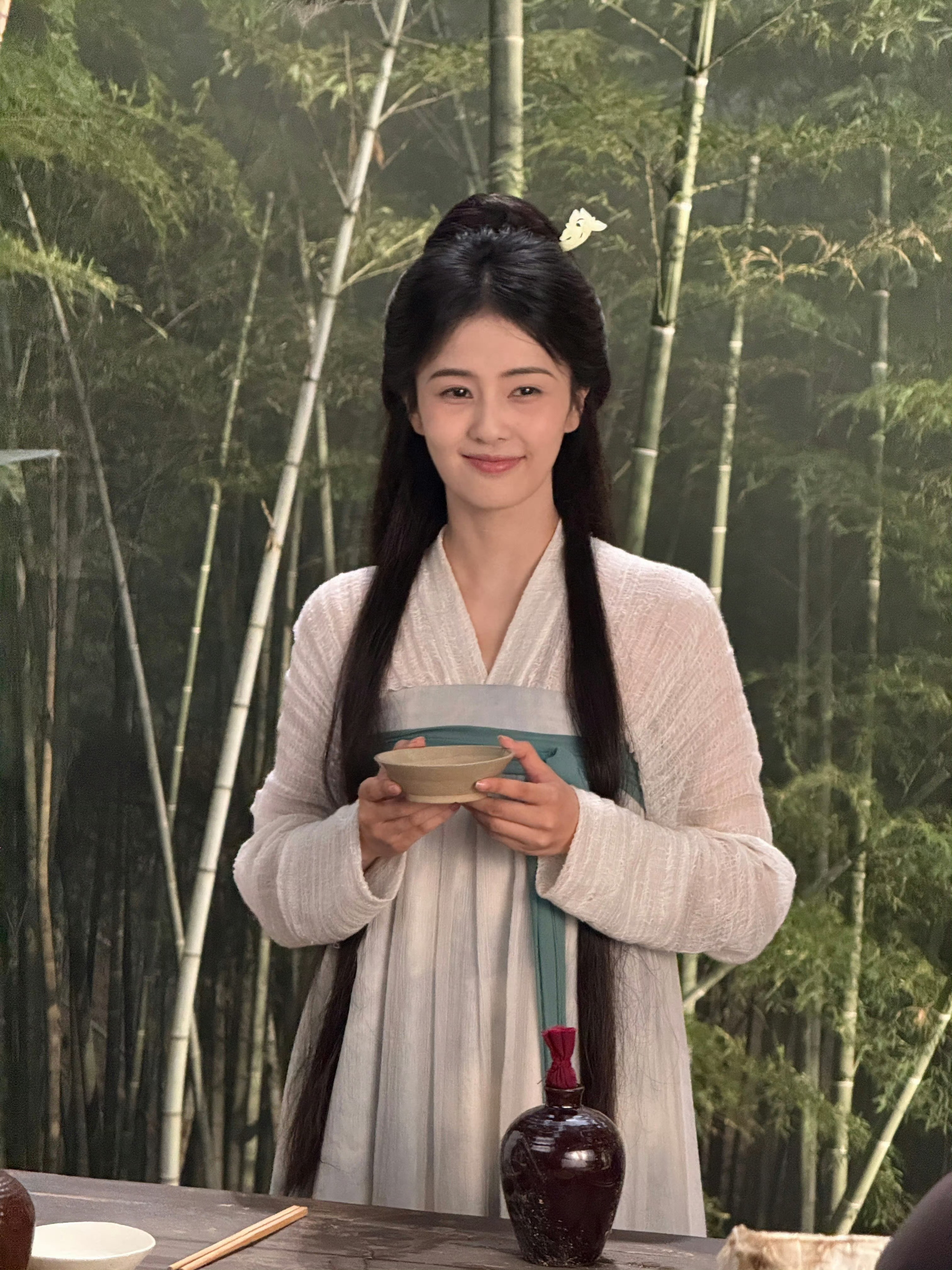 白鹿  白鹿莫离 白鹿回应开到荼蘼剧本彩虹在阳光下融化缠上手指变成糖我用它做了一