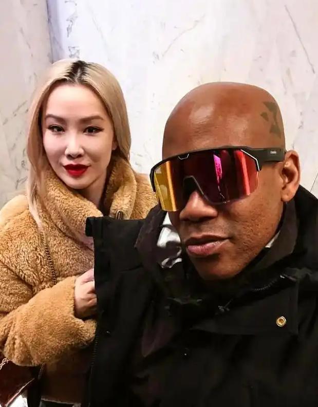 马布里，妥妥的生活大赢家。2023年，马布里跟结发妻子断了21年的夫妻关系。这位