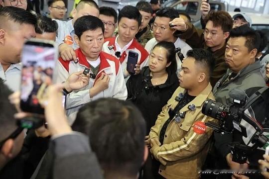 关系铁在哪儿？

用户用命给车投票：张万锋是广西浦北的官垌鱼运输户，他的风骏5皮