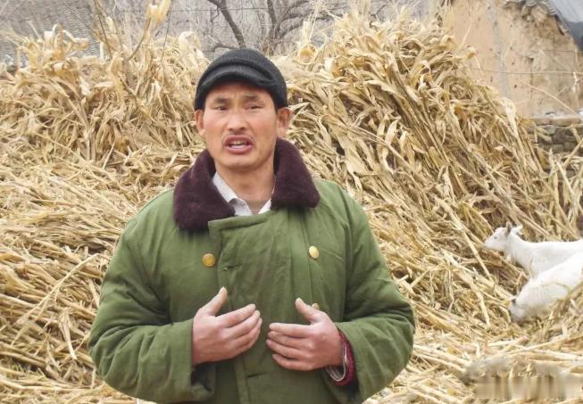 大衣哥因频繁被举报回老家种地这些年出现过不少网红，但基本上都昙花一现，就算央视捧
