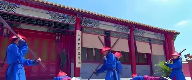 对太监来说，最惨的其实不是净身，而是面对妃子们的无可奈何当欲望与恐惧在心底交织，