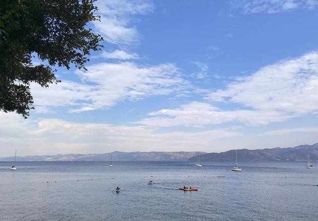 日本大概率撑不过十年，十年之内日本很可能将会从发达国家沦为发展中国家，这里面最主