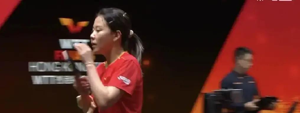 真正的顶尖对决，他们比的不是球，是心跳。
WTT新加坡站，石洵瑶在局点时一个摆短
