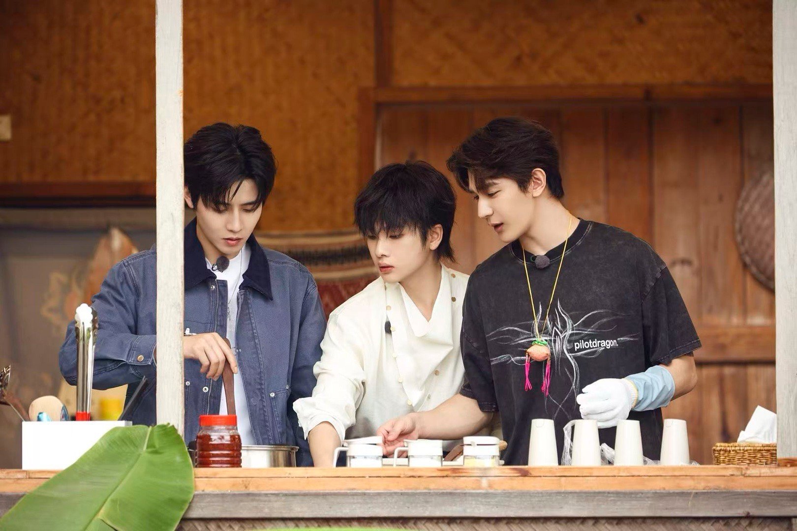 任豪是R1SE厨师长 任豪才是R1SE厨房王者！川渝男人的做菜天赋尽显，翻炒煸炖