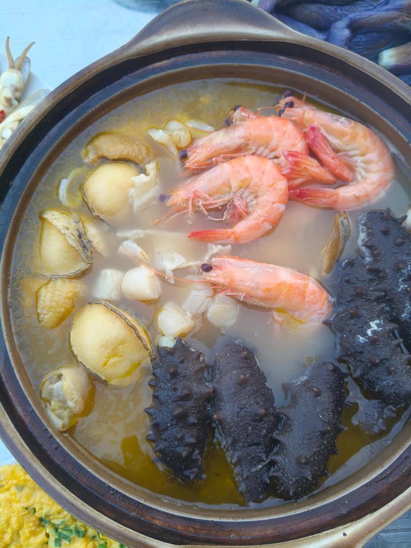 年夜饭中的天花板。
过年吃年夜饭那可是头等大事，要说这年夜饭中的天花板，我首推佛