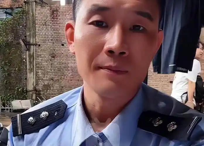 嘎子哥谢孟伟快手账号被封，抖音账号也搜不到了。 ​​​