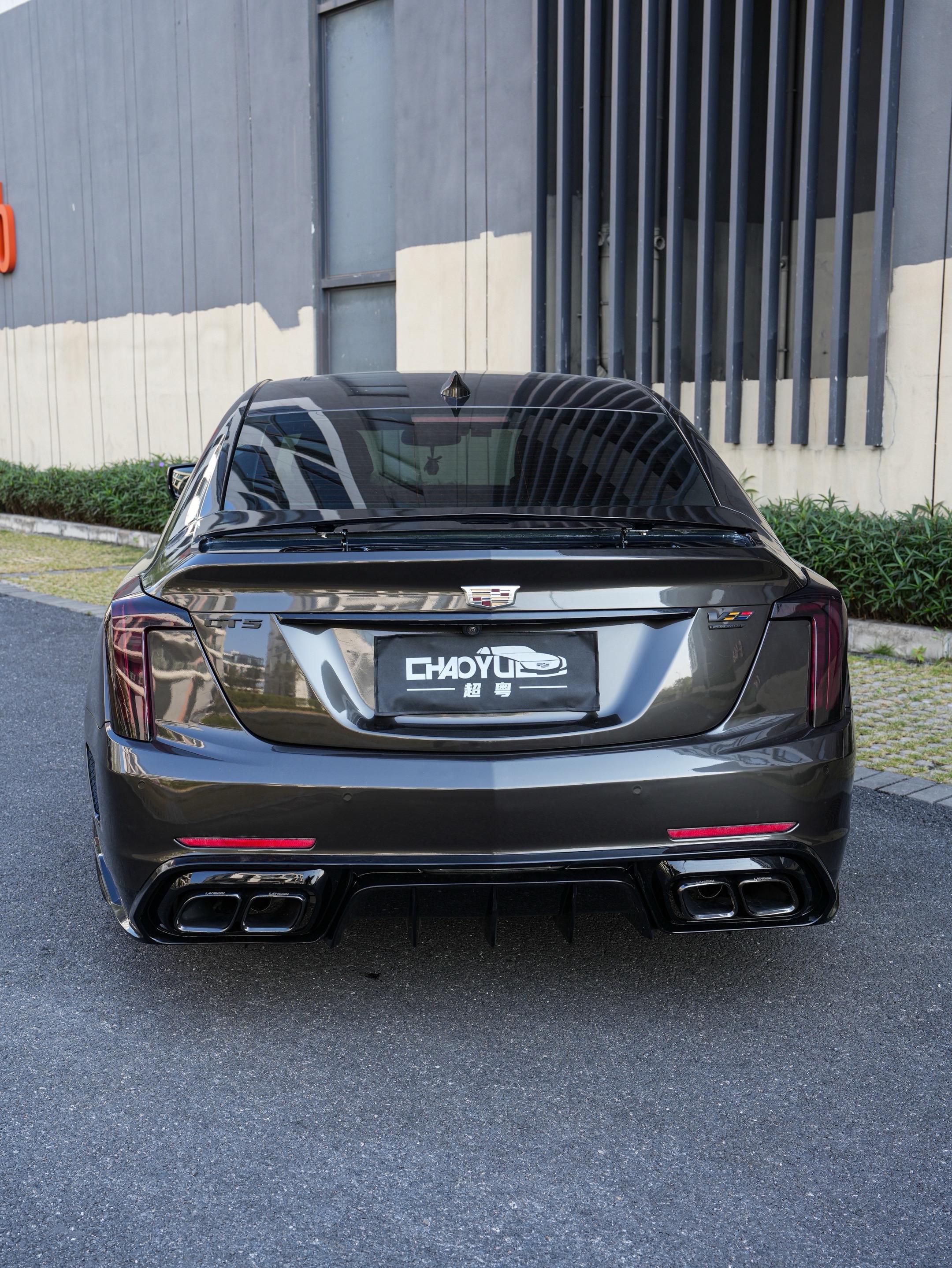 GT后杠搭配电动升降尾翼 车尾真丰满啊！