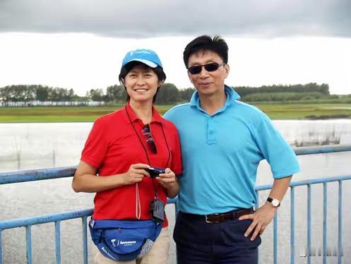 央视主持人敬一丹的女儿王尔晴迎来 40 岁。当年她和苏格兰小伙尼克成婚，引来众人
