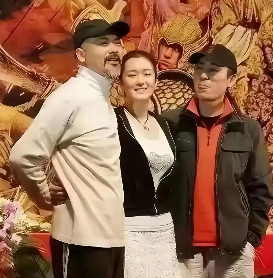 17年。
足够一个婴儿长大成人，也足够让三位华语影坛的传奇，在红毯上重逢时，空气