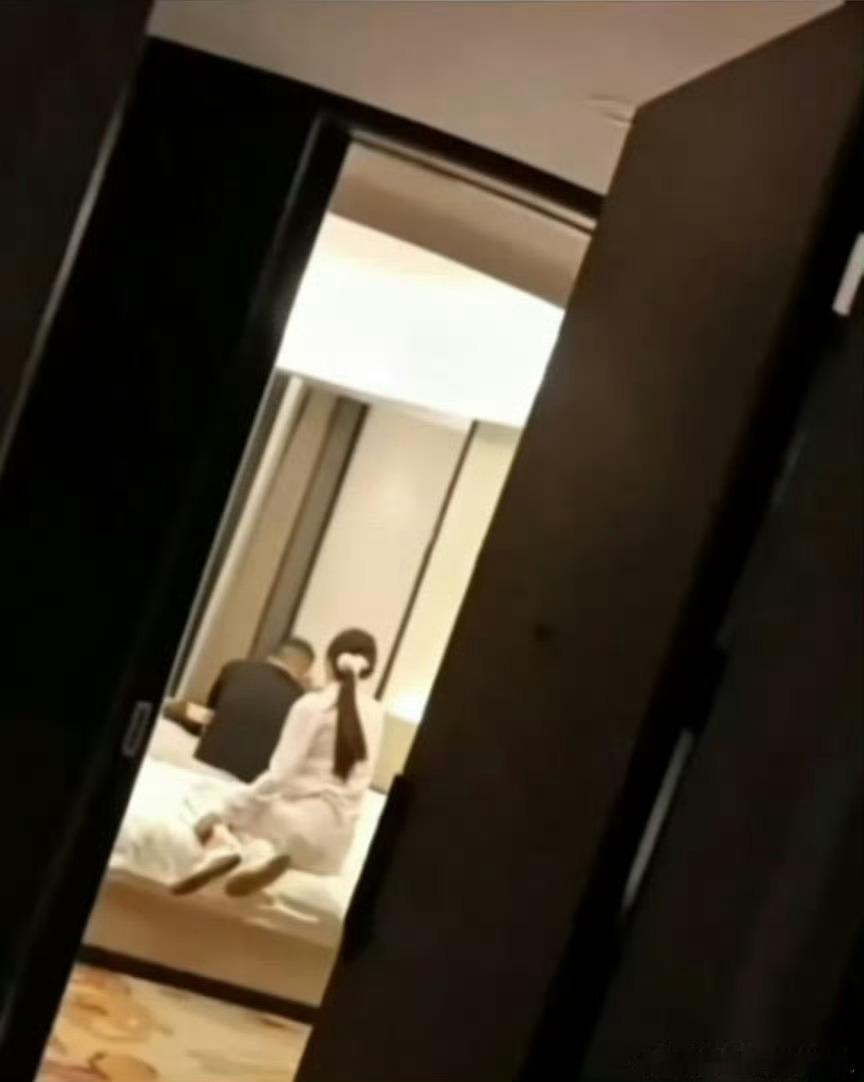 网红清河李哥疑似出轨7千万粉丝网红清河李哥出G开F照被曝光！这粉丝太有才了。网友