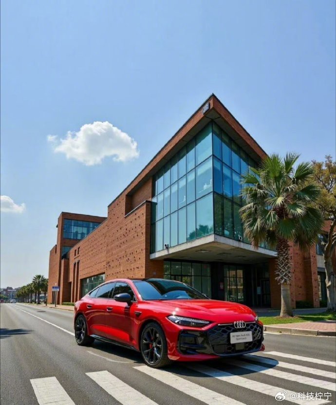 探索未来，驾驭经典。上汽奥迪A5L与华为智驾科技携手，开启智能驾驶的非凡旅程。在