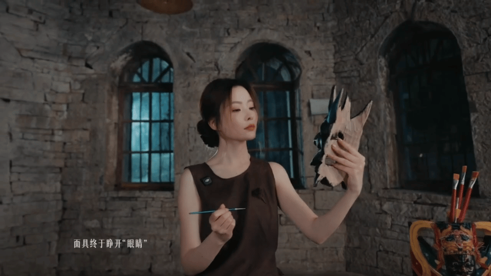 夏弃疾拍的陈卓璇陈卓璇傩戏新皮肤家乡非遗被拍出全新质感，夏弃疾光影构图绝了，看完
