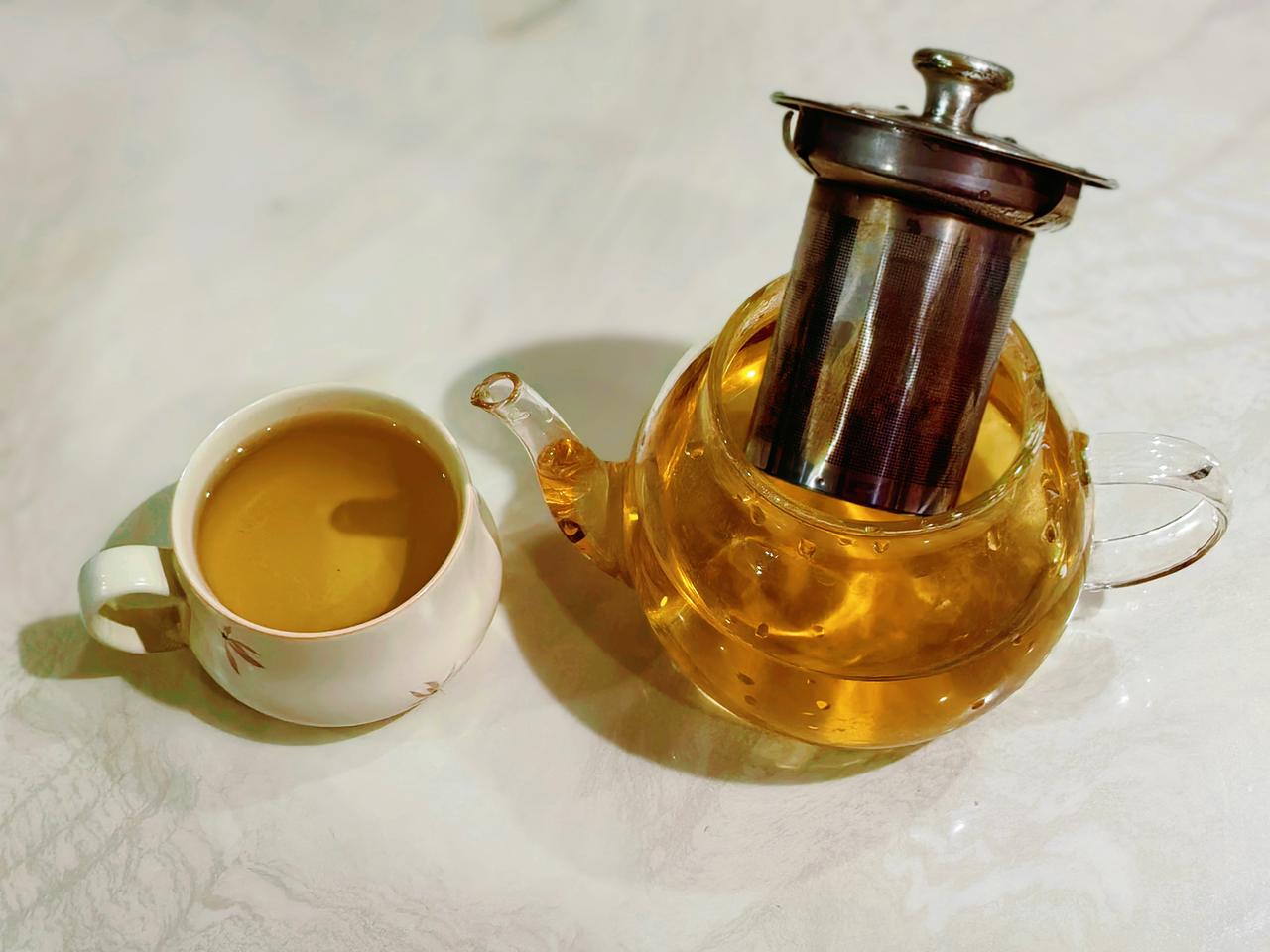 喝茶这件事，
不用懂，
喝就对了。

茶汤透亮，
日子也该这样。
​
​朋友寄来