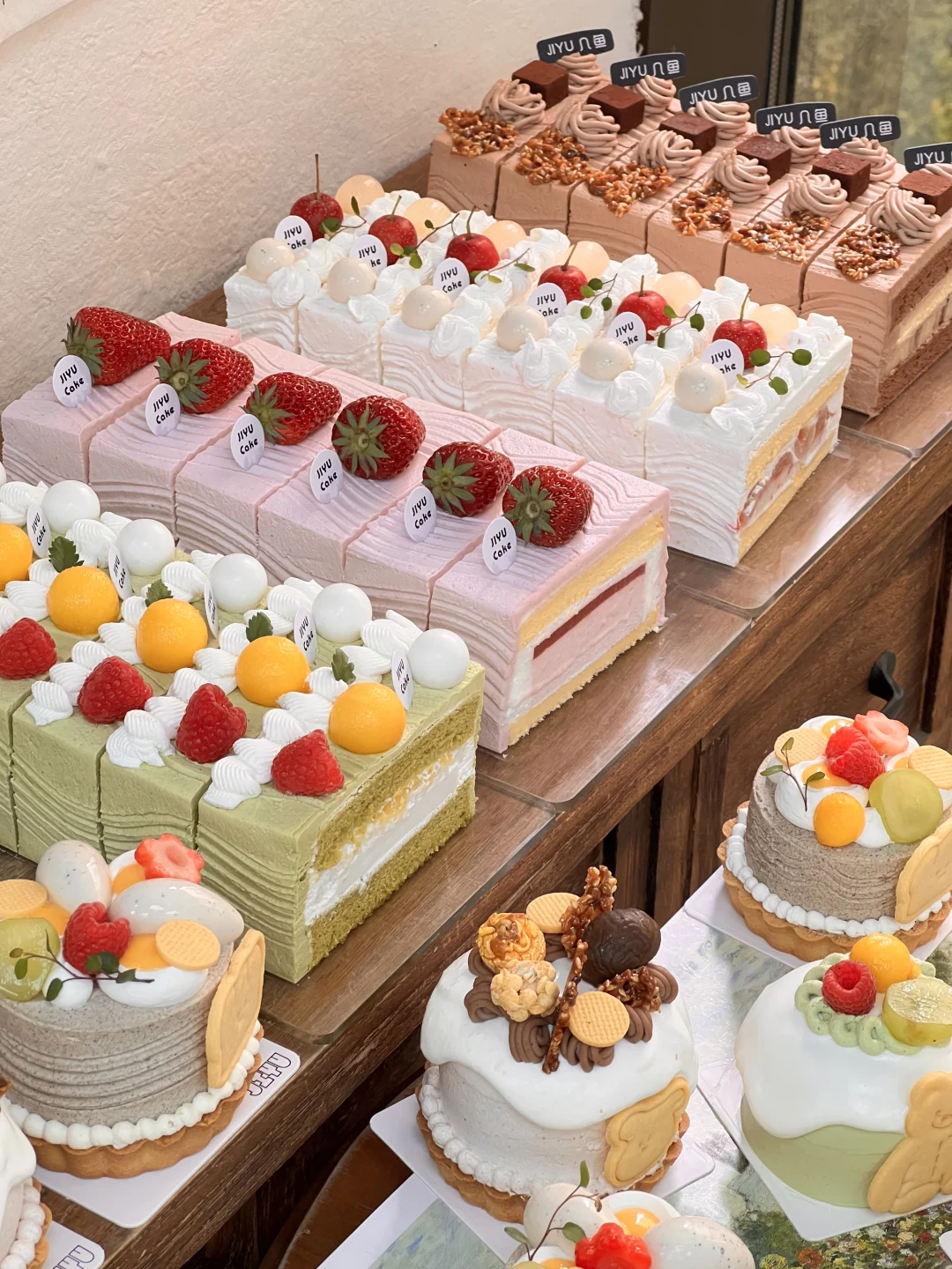 🌷不同的口味 不同的水果 同样的用心 根据不同的蛋糕口味 搭配的不同...