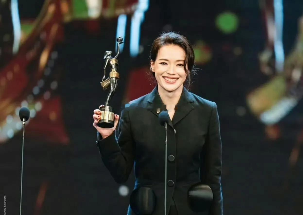 舒淇拿下金像奖最佳新人导演，我一点也不意外，她导演的《女孩》豆瓣评分7.2在这部