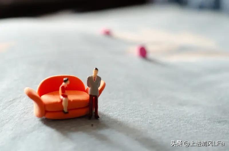 46岁的我和32岁的他出去玩了六天，回来我就果断提散伙。一开始，他的活力让我仿佛