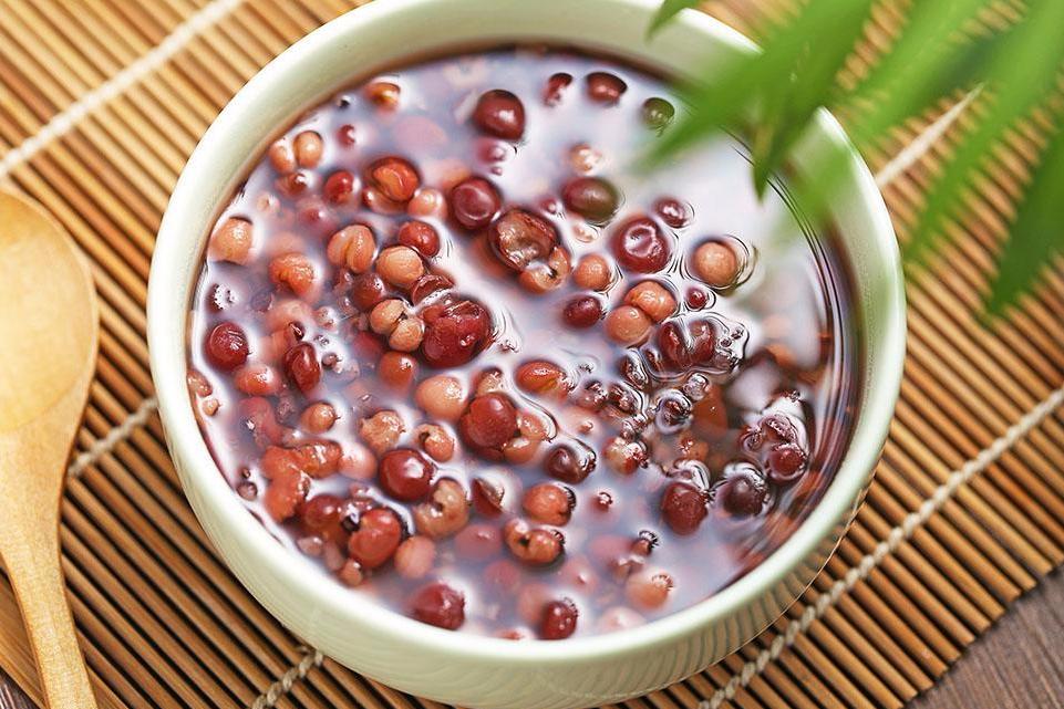 七月不祛湿，八月病缠身！4碗“祛湿汤”连喝15天，湿毒哗哗排
一到七月，天气闷热