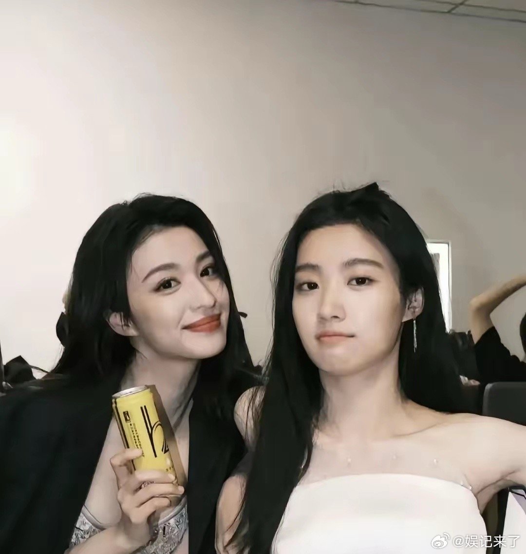王楚然只能笑卢昱晓不敢笑真是闹麻了女明星连表情自由都没了吗