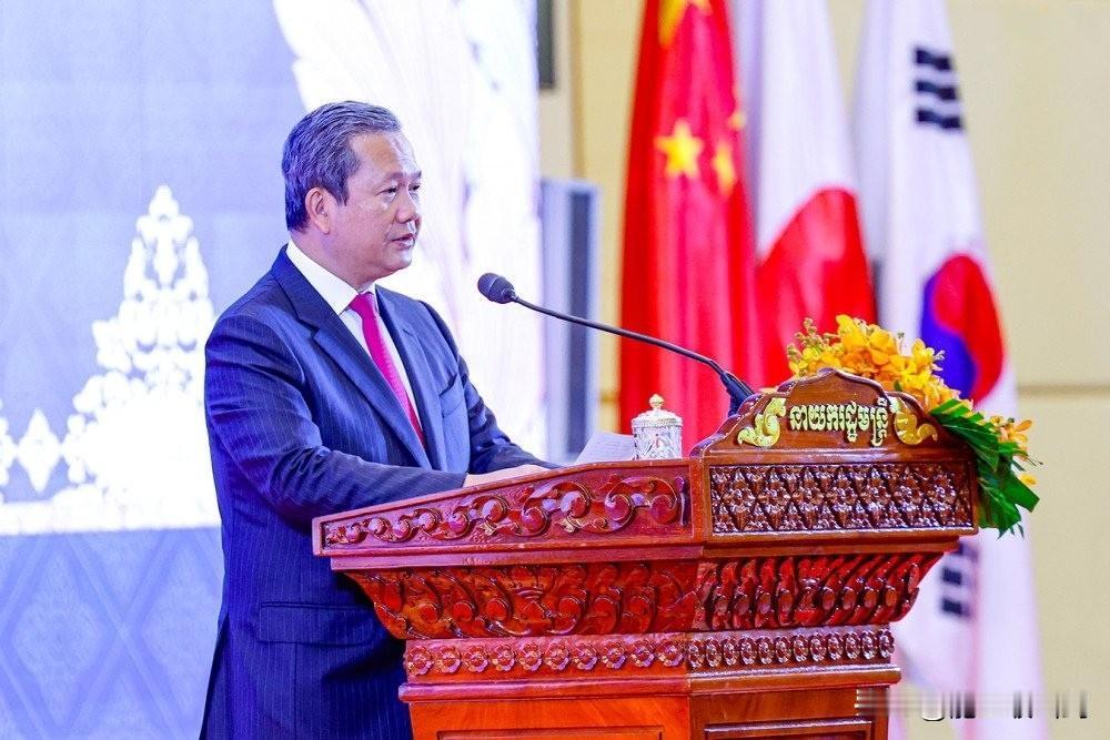 数字平台不能代替公职人员。第8届东盟+中日韩公共行政事务合作部长级会议在金边召开