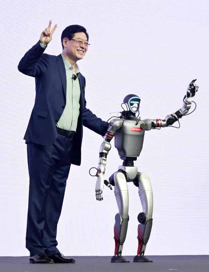 杨元庆豪言：联想营收剑指1000亿美元！
刚刚！联想集团董事长兼CEO杨元庆在新