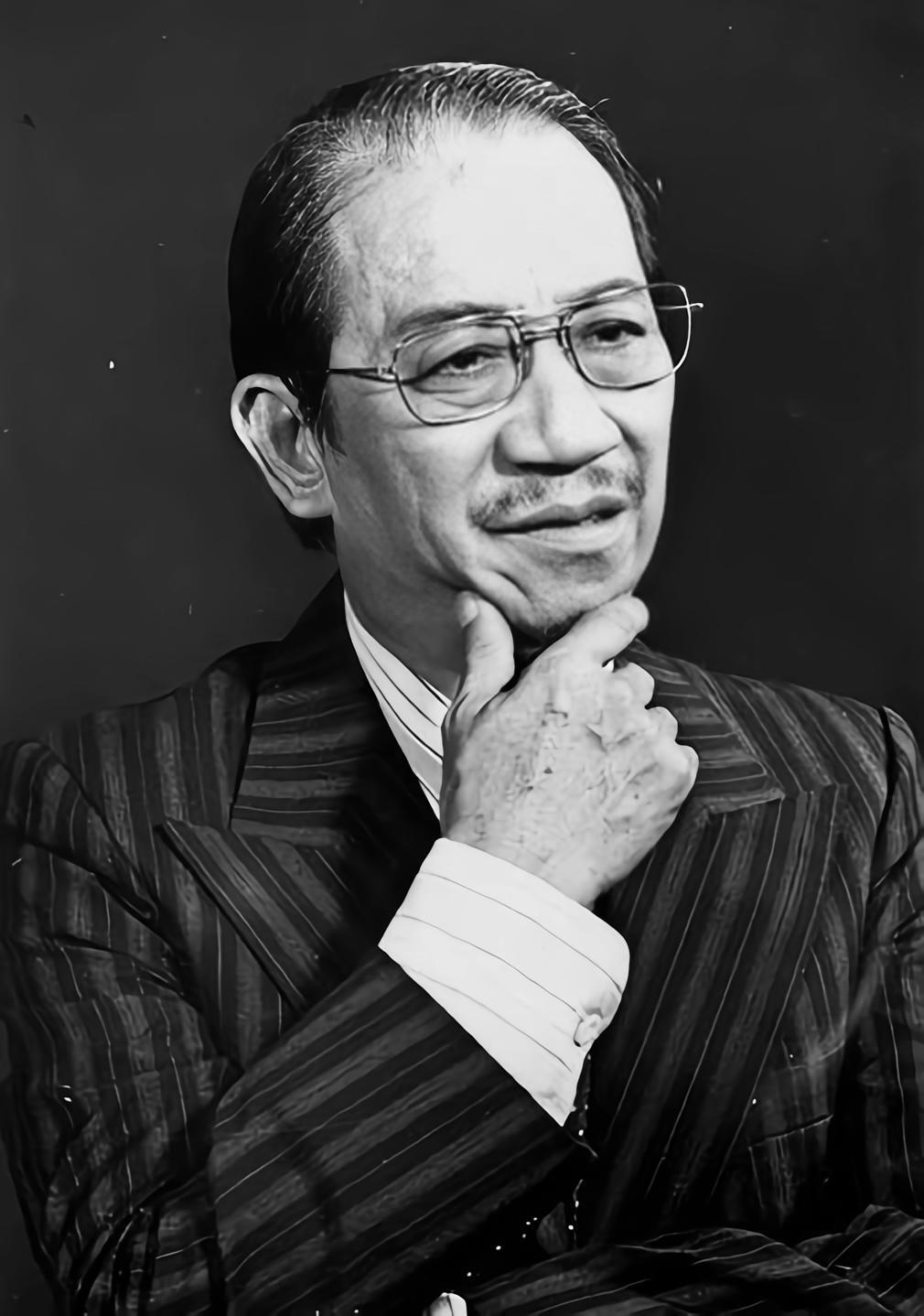 陈有后（1915年-2010年6月12日）是一位香港资深艺人和甘草演员。他的活跃