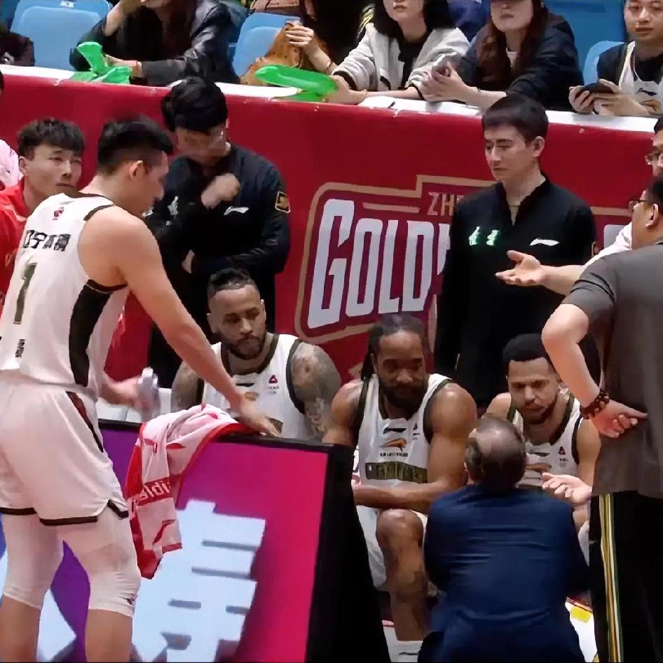 说实话，辽宁队昨晚输给浙江完全可以理解！甚至我还觉得辽宁队打得还算可以！
为什么