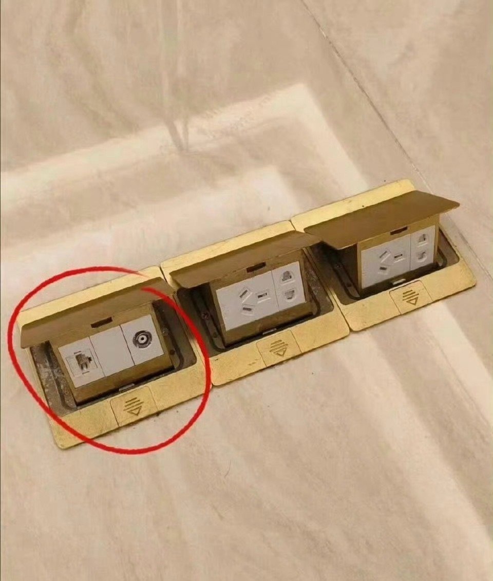 老婆说装这种地插，真的好用吗？ ​ ​​​