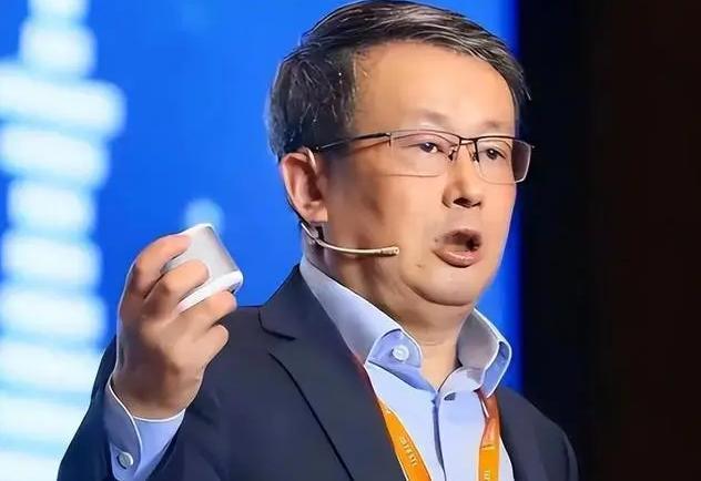 这下真的让人看不懂了！明明自己能干的事，偏偏要交给台积电来干，还是在自己地盘上帮