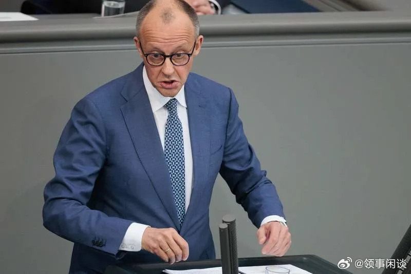 【梅尔茨表示，欧洲不应再对美国自贬身价】（德新社）德国总理弗里德里希·梅尔茨呼吁