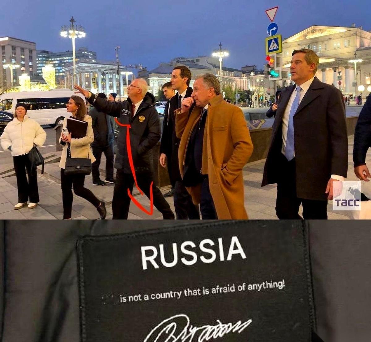 那件克里姆林宫的大衣上，绣着一行英文。
“俄罗斯，一个无所畏惧的国家。”
普京要