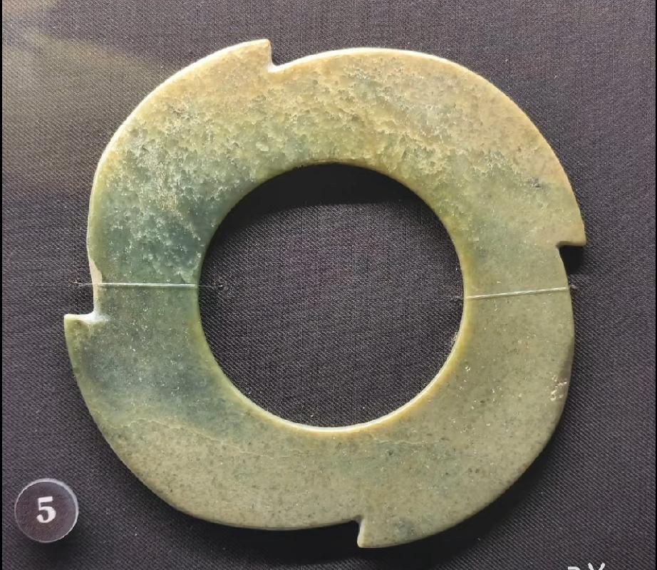 仁德为本，善与人同。
​惟精惟一，允执厥中。