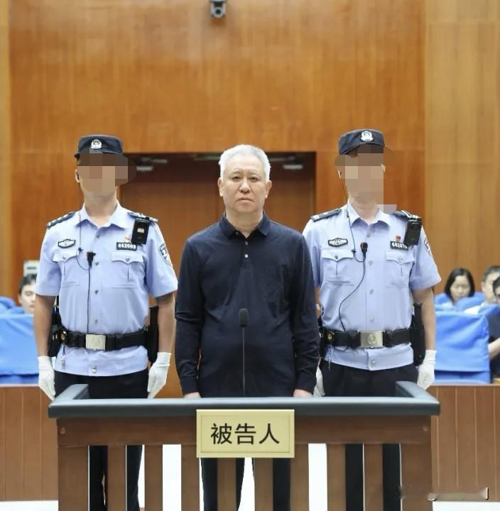 我们国家真的不能再出现第二个“许家印”。

拿着中国老百姓的血汗钱花天酒地，住豪