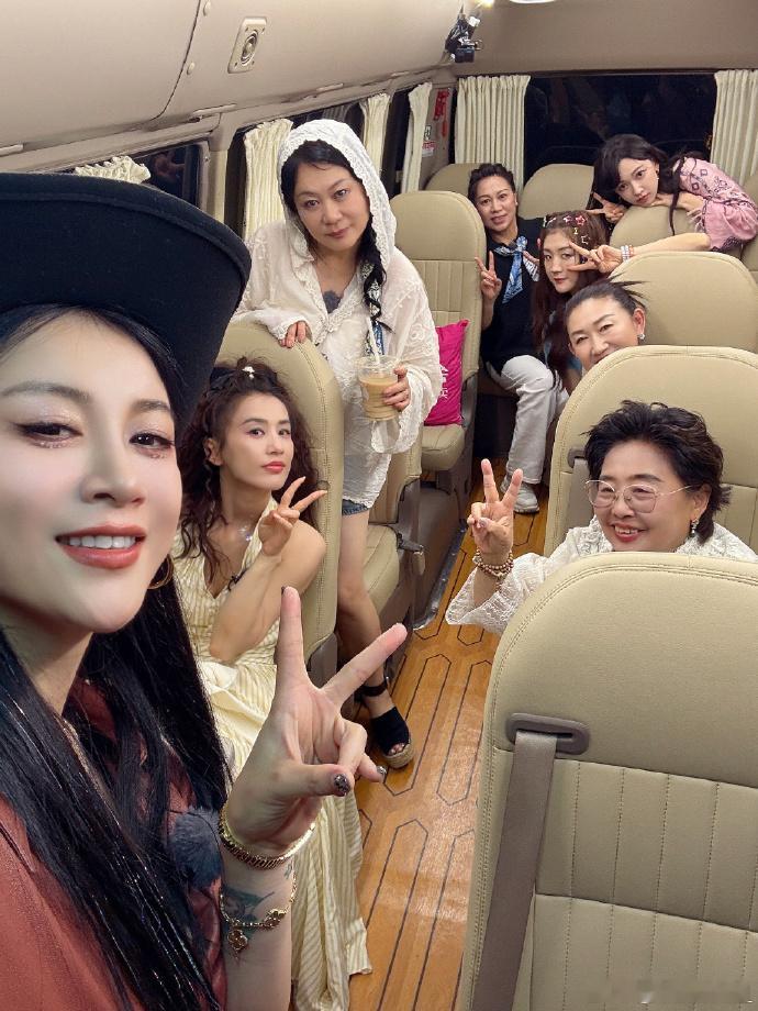 李嘉格是女儿是妈妈收官长文是女儿是妈妈李嘉格在《是女儿是妈妈》节目中的每一刻，都