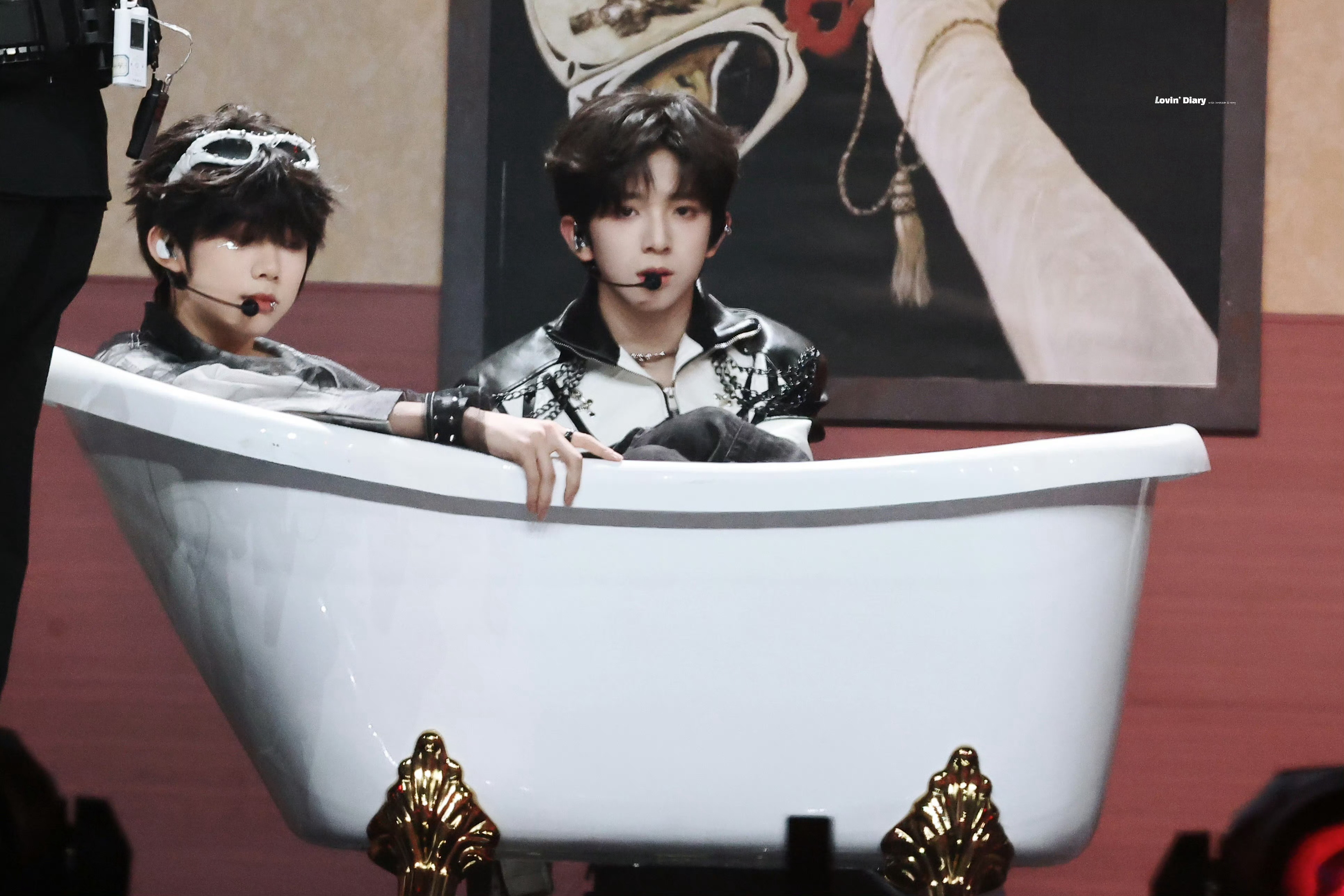 恒铭浴池拉扯 恒铭浴池暧昧拉扯！