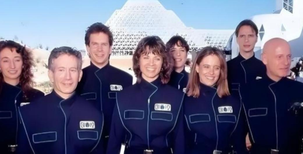 1991年，美国特意做了一个轰动全球的实验，把4男4女关在一起两年，再次打开房门