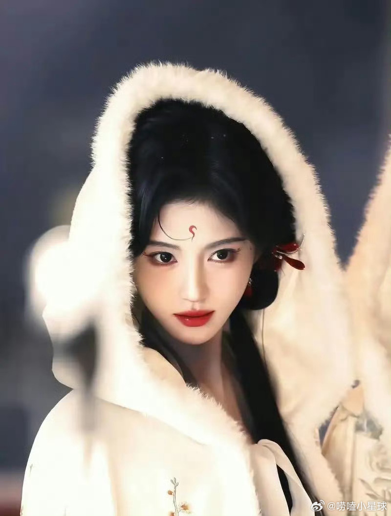 如何看待田曦薇粉丝吹的女顶一？鞠婧祎迪丽热巴女顶之争又添一员 