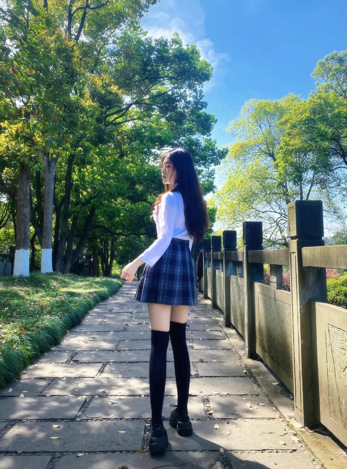 我无名分 我不多嗔 我与你难生恨