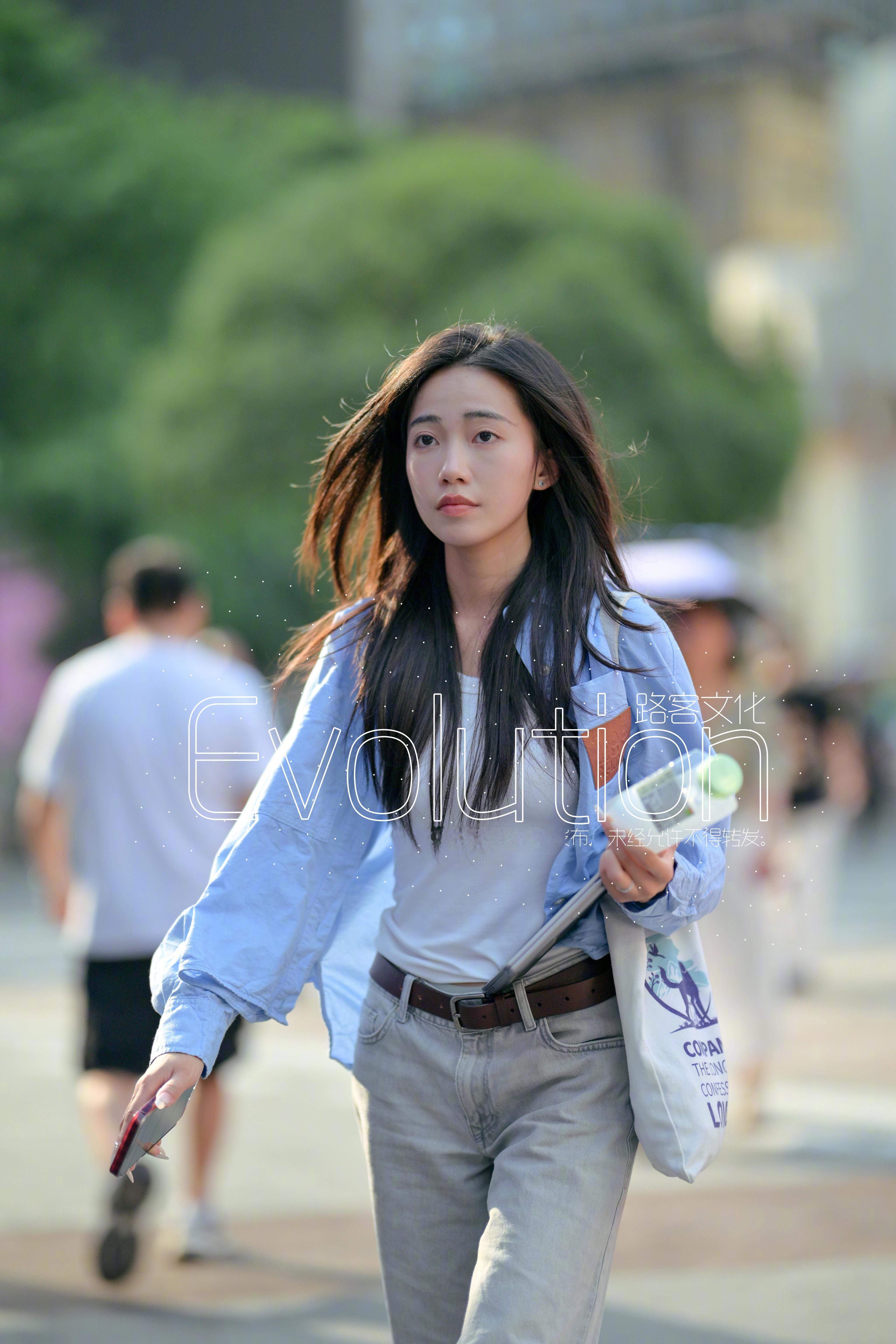 头发飘起来的瞬间刚刚好 ​​​