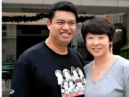 亚锦赛落幕
泰国女夺冠奖金曝光
每名队员到手大约12万人民币
教练组和排协分得相