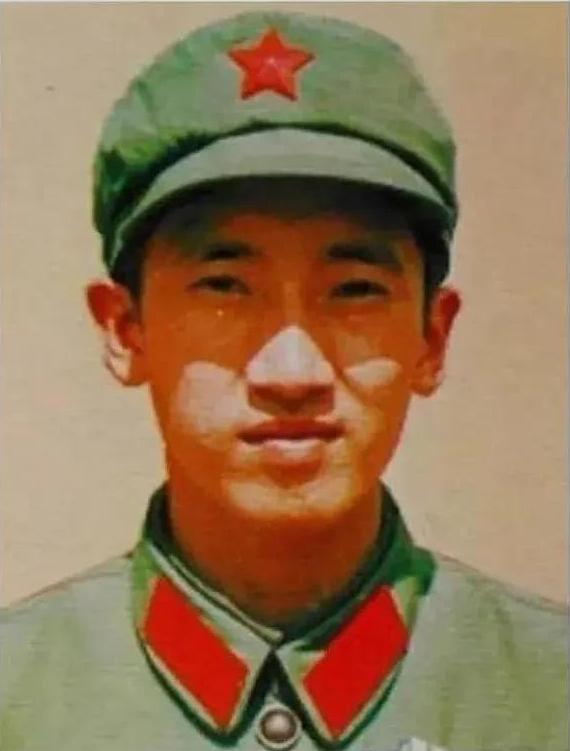 在者阴山还击越军作战中，不满二十岁的云南边防部队某团特务连工兵排八班副班长杨再林