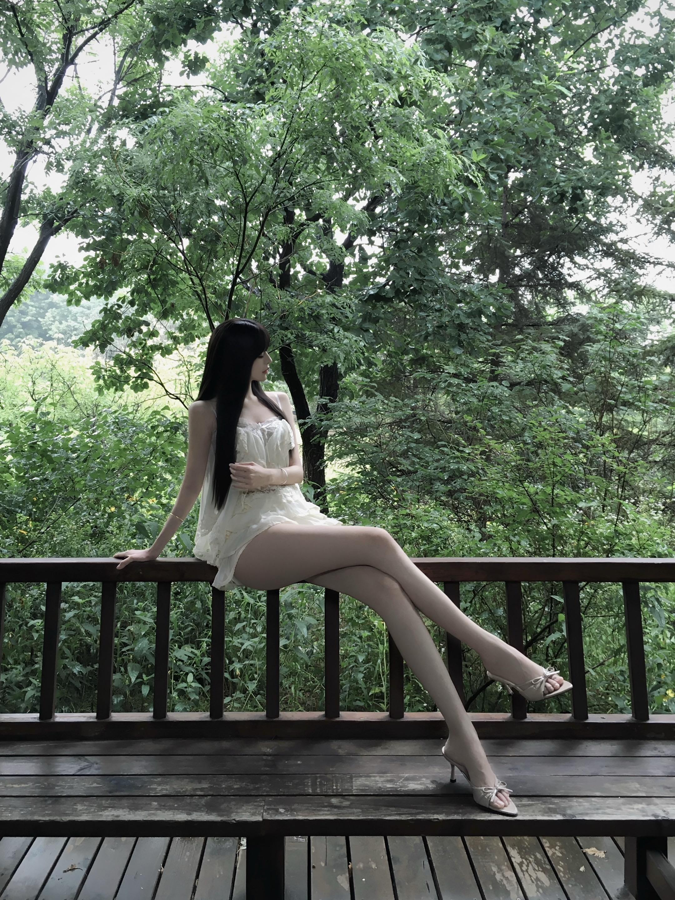 那天我经过一片花园 可是你不在.